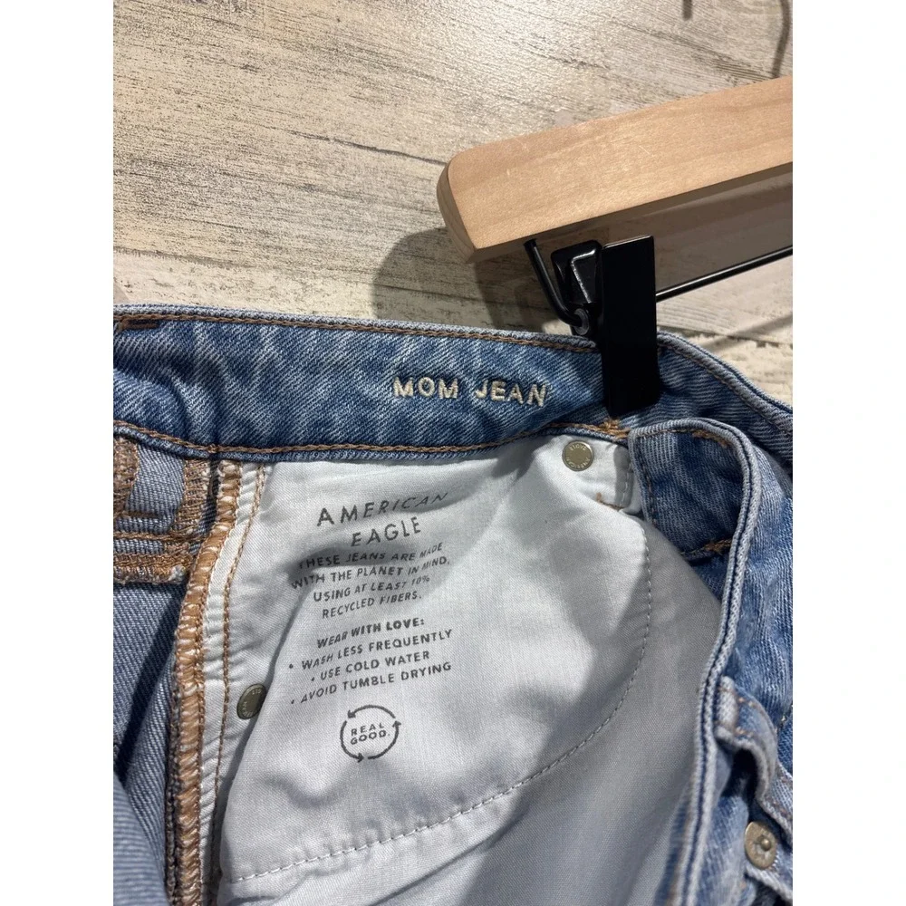 American Eagle Mom Jeans Women‎ Size 4 Long Blue Distressed High Rise Denim